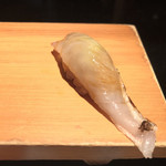 鮨し人 - オコゼの握り