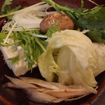 本格焼肉＆ジンギスカン ばくよう亭 - 野菜はおおむね状態良好。レタスがしゃきしゃき。