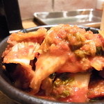 マルハのカルビ丼 - 絶品のキムチ。これうまいですよ。