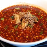 四川豆花飯荘 東京店 - 山椒ととうがらしの激辛タンタン麺