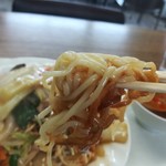 市場食堂 中華 美山 - 麺リフト