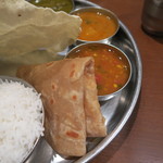 南インド料理ダクシン - ハパドとチャパティ