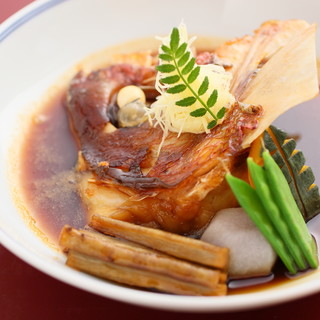 お食事の締めには二度愉しめる極上の「鯛茶漬」を