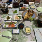 Minshuku Gohyaku Mairu - 豪華な夕食。自前のホッケがプリプリで美味しい