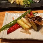 中俣酒造本店 銀座 茂助 - 焼き野菜 盛り合わせ　　賀茂茄子、ホワイトアスパラ、万願寺とうがらし（赤と緑の２種）