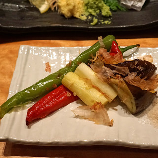 nakamatashuzouhontenginzamosuke - 焼き野菜 盛り合わせ　　賀茂茄子、ホワイトアスパラ、万願寺とうがらし（赤と緑の２種）