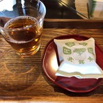 Ajari Mochi Hompo Kyougashi Tsuka Saman Getsu - 出来たて阿闍梨餅 お茶も出してくれます