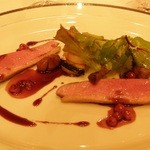 スペシャリティレストラン マルメゾン - シャラン産　仔鴨胸肉のロティと砂肝のコンフィ　サラダ仕立て