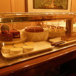 スペシャリティレストラン マルメゾン - 季節のガトー、ソルベ、グラスのワゴンデセール