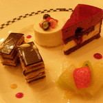 スペシャリティレストラン マルメゾン - 季節のガトー、ソルベ、グラスのワゴンデセール