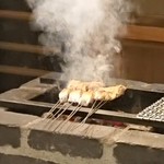 東麻布 天本 - のどぐろを炭火で焼いています