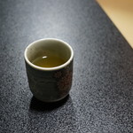 Kanno Ya - 取り敢えず最初にお茶。各テーブルにお冷あります
