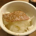 焼肉ホルモン 青一 - わりと脂が乗っているので当然ながらオン・ザ・ライス！