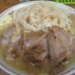 ラーメン二郎 - 今日の小豚。一見パサ豚に見るかもですが、結構しっとりしていい出来具合でした