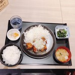 アカマル屋 - 油淋鶏定食