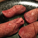 焼肉屋さかい - 肉厚な上タン