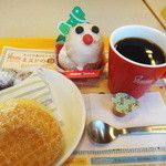 ミスタードーナツ - 料理写真:雪んこだるま＋ドーナッツ＋ホットコーヒー
