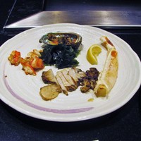 鉄板焼 一徹 - 蝦夷鮑蒸し焼きとタラバ蟹鉄板焼
