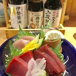 Ginjou Maguro - マグロ刺身盛り¥980(外税)と醤油