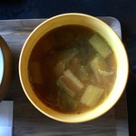 スプーンソング - 【エビビリヤニとおまかせチキンカレー】ナスのサンバル。