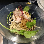 Japanese Soba Noodles 蔦 - 麺の下にタレがあり、単体でも和えそばとして食べられます