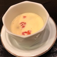 レストラン ロワール 鉄板焼 - 牛すじ、えんどう豆とトマトのフラン