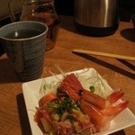 煮込みと惣菜 かん乃 - とろタク付き刺身と梅酒とポット