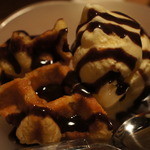 煮込みと惣菜 かん乃 - 〆のワッフルアイース