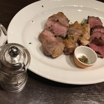 カラフー - おまかせお肉のロースト3種盛り 2350円