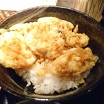 Urara - 牡蠣天丼。牡蠣の天ぷら４つ、レンコン天、おくら天