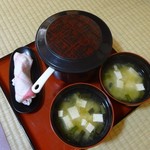Kimuraya Ryokan - 朝のお味噌汁はワラビと豆腐
