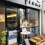 TRATTORIA piano - 黒で統一されたシックなお店構え。近鉄奈良駅からすぐの「ひがしむき商店街」内です( ´∀｀)