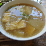 アサンテ・サーナ - 日替わり雑穀プレートにつく味噌汁