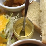 カフェアンドショップ ロータスランド - 2019/06/12
      モーニングＡセット 380円
      バタートースト、マーマレード、はちみつ、サラダ、ゆで卵、紅茶(一杯お代わり可)