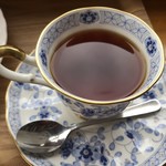 カフェアンドショップ ロータスランド - 紅茶
      2019/06/12
      モーニングＡセット 380円
      バタートースト、マーマレード、はちみつ、サラダ、ゆで卵、紅茶(一杯お代わり可)