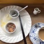 カフェアンドショップ ロータスランド - 完食
      2019/06/12
      モーニングＡセット 380円
      バタートースト、マーマレード、はちみつ、サラダ、ゆで卵、紅茶(一杯お代わり可)