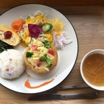 カフェアンドショップ ロータスランド - 2019/06/12 週替
      新玉ねぎ大豊作！感謝プレート 550円
      ・新玉ねぎのカップグラタン・新玉ねぎ入りプレーンオムレツ・エンサイ炒め・オニオンスープ・赤玉ねぎのスライス・フレッシュサラダ・ごはん