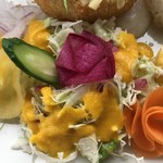 カフェアンドショップ ロータスランド - 2019/06/12 週替
      新玉ねぎ大豊作！感謝プレート 550円
      ・新玉ねぎのカップグラタン・新玉ねぎ入りプレーンオムレツ・エンサイ炒め・オニオンスープ・赤玉ねぎのスライス・フレッシュサラダ・ごはん