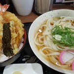 讃岐うどん天兎 - 海老の天丼と讃岐うどん￥880