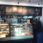 Cup & Saucer Bakery & Crepe Cafe - 店内