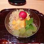 御料理 まつ山 - デザート(太陽のタマゴ、キングデラウェア、びわ、サクランボに日向夏のゼリー寄せ)