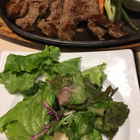 世界のワイン博物館 グランフロント大阪店  - サラダとステーキ ( ´θ｀)