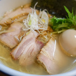 麺処 びぎ屋 - 白醤油のらーめん