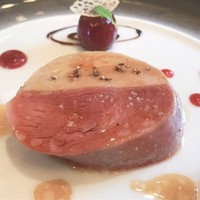 ガストロノミー ジョエル・ロブション - シャラン産鴨 フォアグラのデュオ チェリーのコンポートを添えて