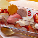 Strawberry mania - ヨーグルトパフェ