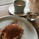 畑の中のレストラン EKARA - ティラミスと珈琲