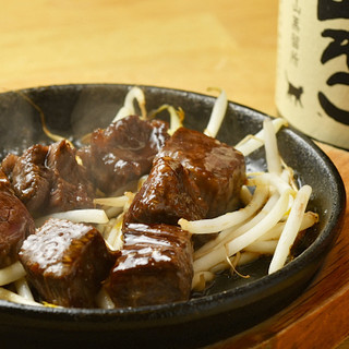The freshest Teppan-yaki made with a variety of ingredients is also a must-try!