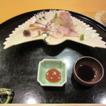 懐石料理 はし本 - お造り：鯛・シマアジ・イサキ（梅肉醤油＆土佐醤油）
