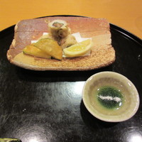 懐石料理 はし本 - 揚げ物：鱧とゴボウ＆ズッキーニ