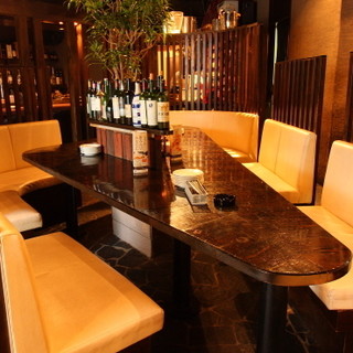 A hideaway for adults where you can feel the warmth of wood. Girls’ night out in a private room is also OK♪